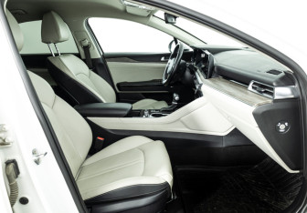 Подержанный автомобиль Kia K5 2020 года (16 фото)