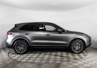 Подержанный автомобиль Porsche Cayenne 2018 года (6 фото)