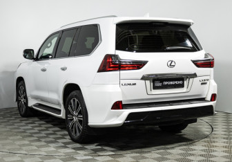 Подержанный автомобиль Lexus LX 2020 года (7 фото)