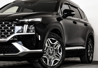 Подержанный автомобиль Hyundai Santa Fe 2022 года (2 фото)