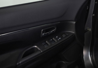 Подержанный автомобиль Mitsubishi ASX 2013 года (16 фото)
