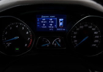 Подержанный автомобиль Ford Focus Wagon 2012 года (18 фото)