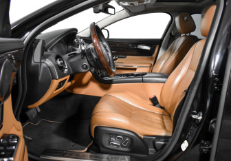 Подержанный автомобиль Jaguar XJ 2011 года (12 фото)