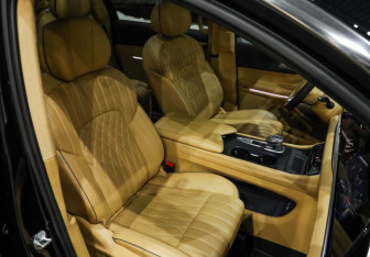 Подержанный автомобиль Voyah Dream 2023 года (28 фото)