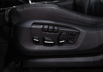 Подержанный автомобиль BMW X5 2015 года (25 фото)