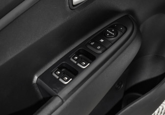 Подержанный автомобиль Kia Rio Hatchback 2019 года (10 фото)