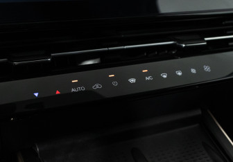 Подержанный автомобиль Omoda C5 2023 года (17 фото)