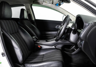 Подержанный автомобиль Honda Vezel 2014 года (21 фото)