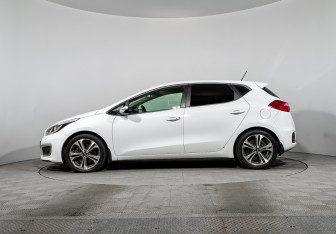 Подержанный автомобиль Kia Ceed Hatchback 2016 года (8 фото)