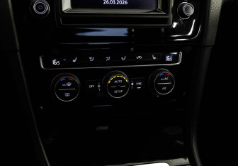 Подержанный автомобиль Volkswagen Golf Hatchback 2013 года (14 фото)