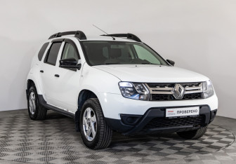 Подержанный автомобиль Renault Duster 2017 года (3 фото)