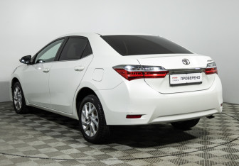 Подержанный автомобиль Toyota Corolla Sedan 2016 года (7 фото)