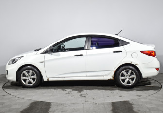 Подержанный автомобиль Hyundai Solaris Sedan 2012 года (8 фото)