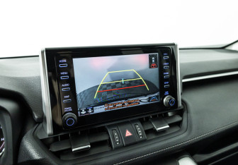 Подержанный автомобиль Toyota RAV4 2021 года (17 фото)