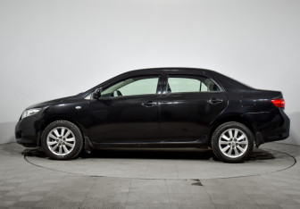 Подержанный автомобиль Toyota Corolla Sedan 2007 года (8 фото)