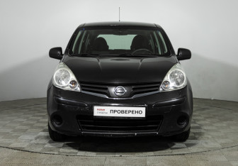 Подержанный автомобиль Nissan Note 2012 года (2 фото)