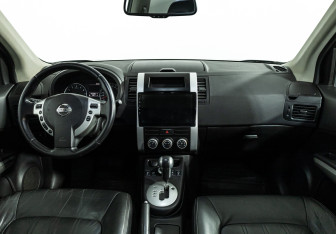 Подержанный автомобиль Nissan X-Trail 2011 года (13 фото)