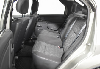 Подержанный автомобиль Renault Logan Sedan 2011 года (11 фото)