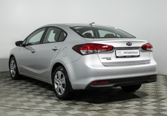 Подержанный автомобиль Kia Cerato Sedan 2019 года (7 фото)
