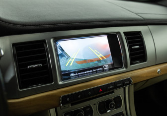 Подержанный автомобиль Jaguar XF Sedan 2015 года (15 фото)