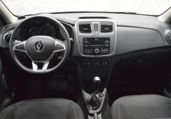 Подержанный автомобиль Renault Sandero 2019 года (14 фото)