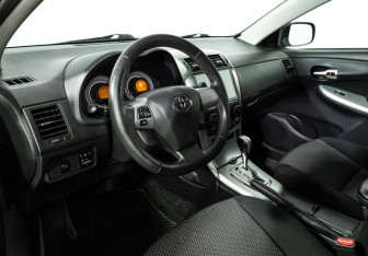 Подержанный автомобиль Toyota Corolla Sedan 2012 года (11 фото)