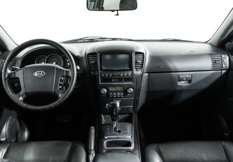 Подержанный автомобиль Kia Sorento 2008 года (12 фото)
