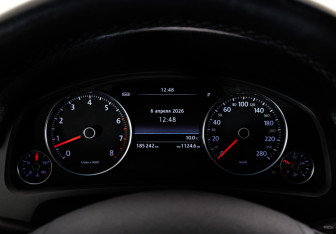 Подержанный автомобиль Volkswagen Touareg 2013 года (22 фото)