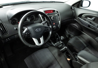 Подержанный автомобиль Kia Ceed Wagon 2010 года (11 фото)