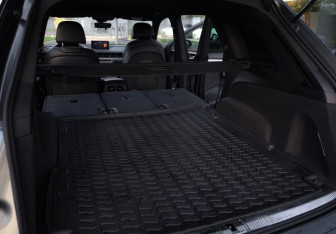 Подержанный автомобиль Audi Q7 2015 года (37 фото)