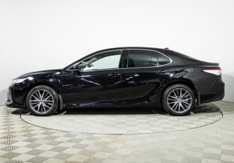 Подержанный автомобиль Toyota Camry Sedan 2021 года (8 фото)