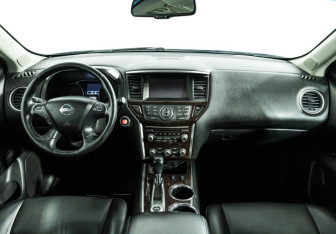 Подержанный автомобиль Nissan Pathfinder 2014 года (13 фото)