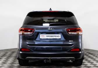 Подержанный автомобиль Kia Sorento 2016 года (6 фото)