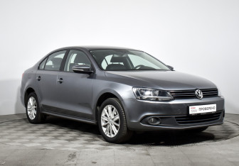 Подержанный автомобиль Volkswagen Jetta Sedan 2014 года (3 фото)