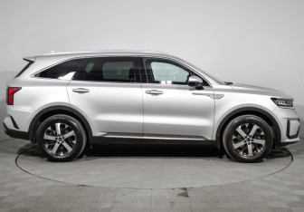 Подержанный автомобиль Kia Sorento 2022 года (4 фото)