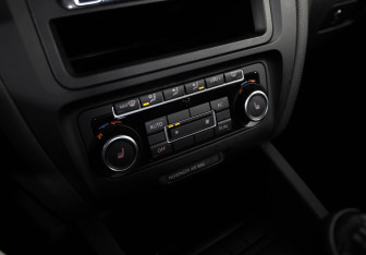 Подержанный автомобиль Volkswagen Jetta Sedan 2012 года (14 фото)