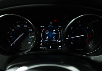 Подержанный автомобиль Jaguar XE 2016 года (12 фото)