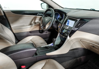 Подержанный автомобиль Hyundai Sonata 2011 года (13 фото)
