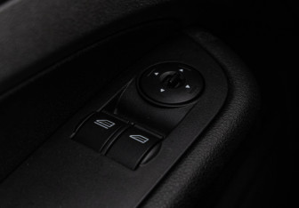 Подержанный автомобиль Ford Focus Sedan 2005 года (14 фото)