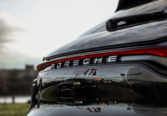 Подержанный автомобиль Porsche Macan 2020 года (9 фото)