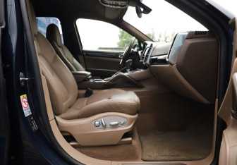 Подержанный автомобиль Porsche Cayenne 2013 года (22 фото)