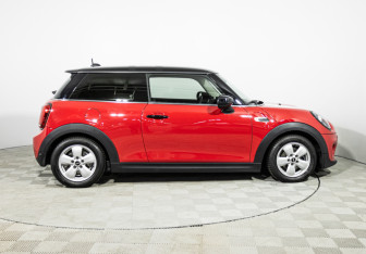 Подержанный автомобиль MINI Hatch 2020 года (4 фото)