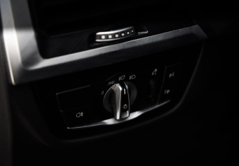 Подержанный автомобиль BMW X3 2020 года (21 фото)