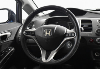 Подержанный автомобиль Honda Civic Sedan 2008 года (13 фото)