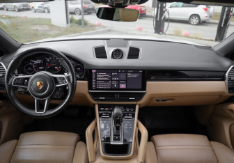 Подержанный автомобиль Porsche Cayenne 2020 года (12 фото)