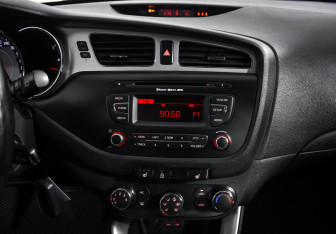 Подержанный автомобиль Kia Ceed Hatchback 2012 года (16 фото)
