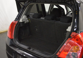 Подержанный автомобиль Suzuki Swift Hatchback 2007 года (13 фото)