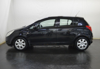 Подержанный автомобиль Opel Corsa 2010 года (8 фото)