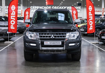 Подержанный автомобиль Mitsubishi Pajero 2017 года (3 фото)