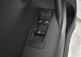 Подержанный автомобиль Volkswagen Polo Sedan 2017 года (16 фото)